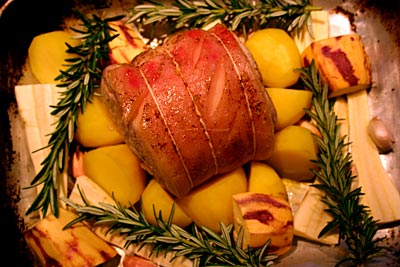 Roast pork with potatoes and garlic